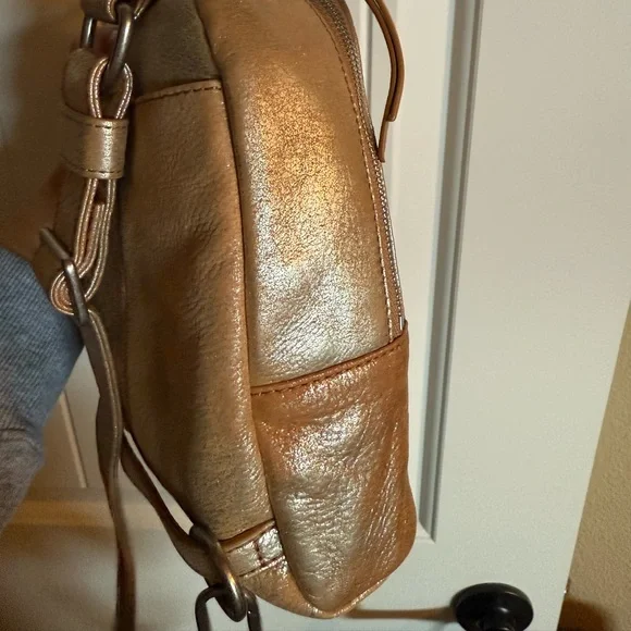 NWT HOBO Metallic Leather Fern Sling Bag - Picture 13 of 13